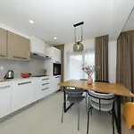アパートホテル Luxury