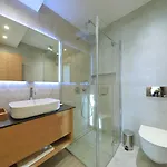 アパートホテル Luxury