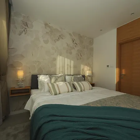 Luxury Apartahotel 4*