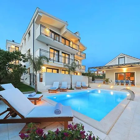 Manda Luxury 4*
