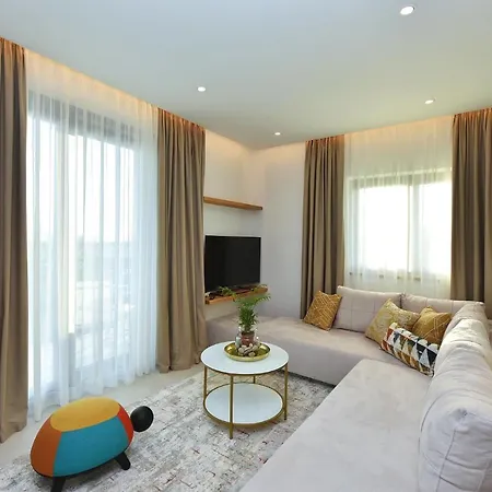 Luxury Aparthotel 4*