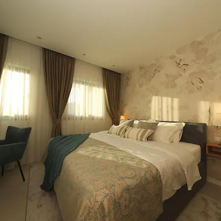 Manda Luxury 4*