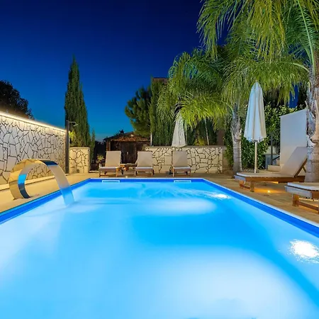 Luxury Aparthotel 4*