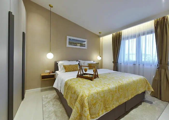 Luxury Apartmanhotel 4*